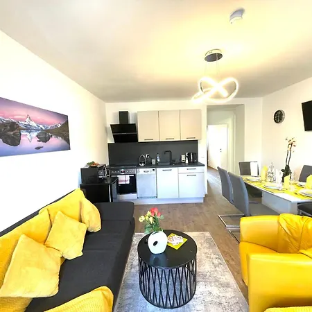 Neubauwohnung In - Sehr Zentral,gratis Parkplatz Und Balkon Λιντς