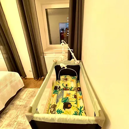 Neubauwohnung In - Sehr Zentral,gratis Parkplatz Und Balkon * 린츠