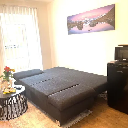 Neubauwohnung In - Sehr Zentral,gratis Parkplatz Und Balkon *