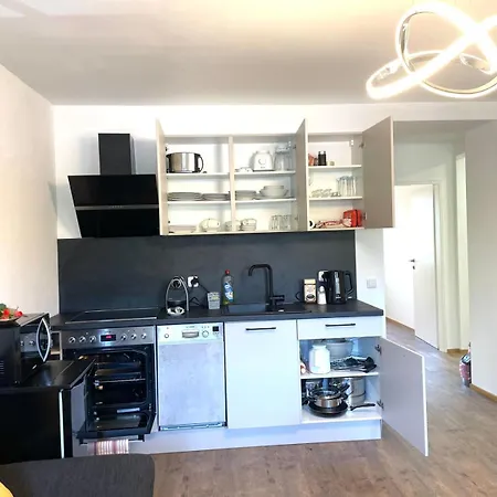 Neubauwohnung In - Sehr Zentral Mit Gratis Parkplatz *