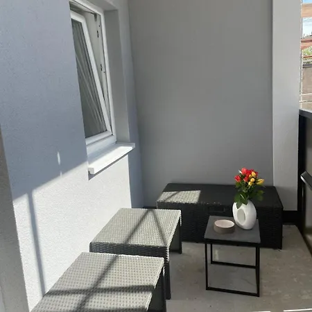 Neubauwohnung In - Sehr Zentral,gratis Parkplatz Und Balkon *