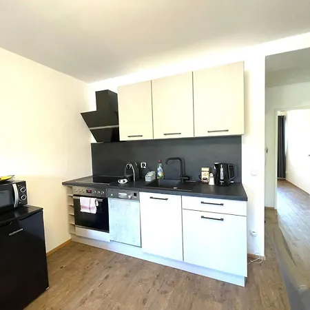 Neubauwohnung In - Sehr Zentral,gratis Parkplatz Und Balkon 아파트 린츠