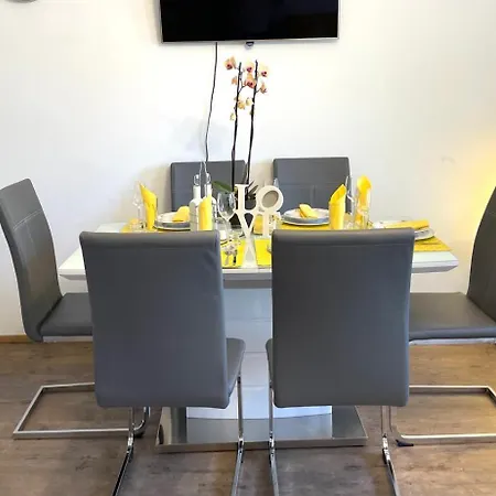 아파트 Neubauwohnung In - Sehr Zentral,gratis Parkplatz Und Balkon 린츠