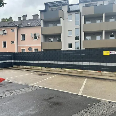 Neubauwohnung In - Sehr Zentral,gratis Parkplatz Und Balkon 린츠