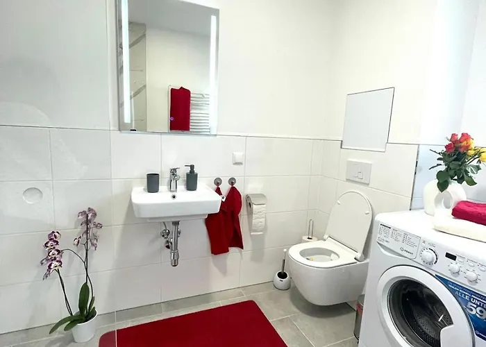 Neubauwohnung In - Sehr Zentral,gratis Parkplatz Und Balkon Apartmán