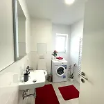 Appartement Neubauwohnung In - Sehr Zentral,gratis Parkplatz Und Balkon *