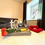 Neubauwohnung In - Sehr Zentral,gratis Parkplatz Und Balkon Appartement *