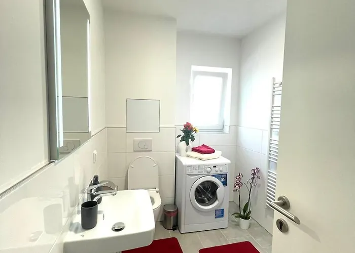 Daire Neubauwohnung In - Sehr Zentral,gratis Parkplatz Und Balkon *