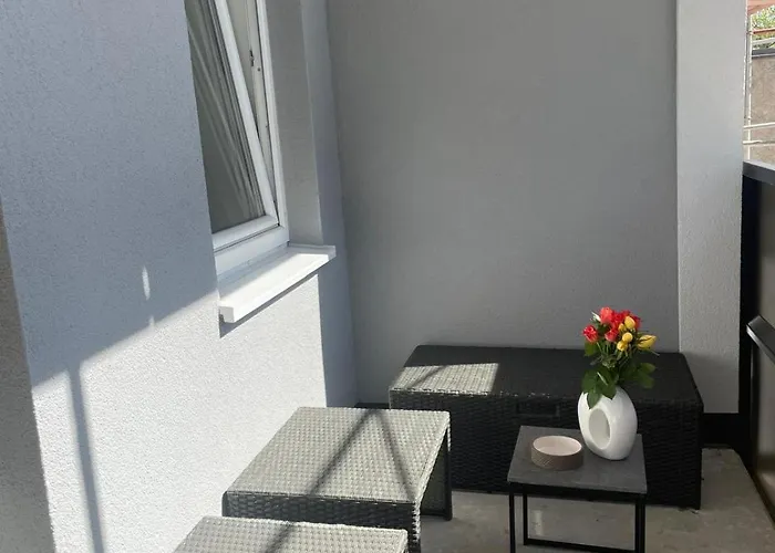 Neubauwohnung In - Sehr Zentral,gratis Parkplatz Und Balkon *